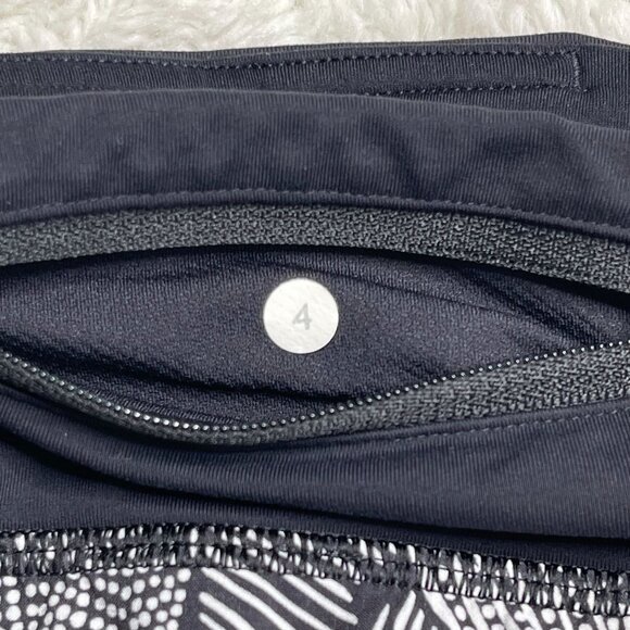 Lululemon Women's Dottie Tribe Geometric Print White Black Speed Shorts Size 4 - Picture 4 of 6
